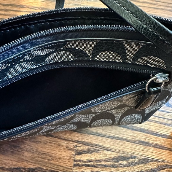 Coach Wristlet - Picture 5 of 6